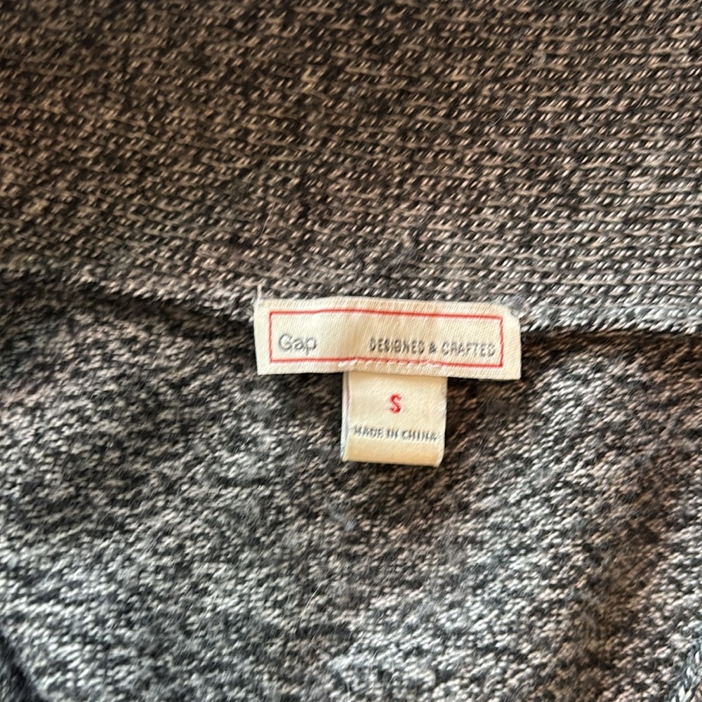 Perfect Weekend Gray V-Neck Sweater - Picture 4 of 5